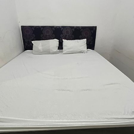 马卡萨 Oyo 92100 Kost Biru酒店 外观 照片