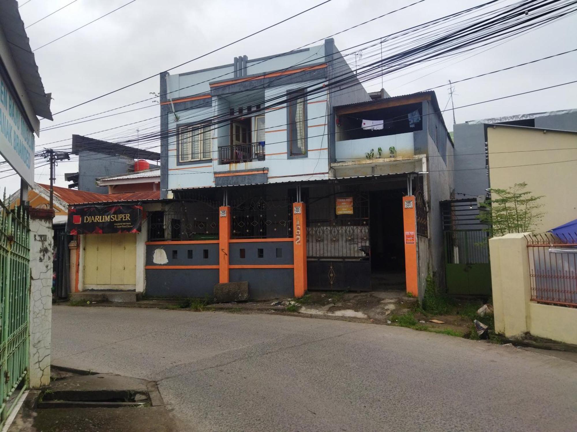 马卡萨 Oyo 92100 Kost Biru酒店 外观 照片